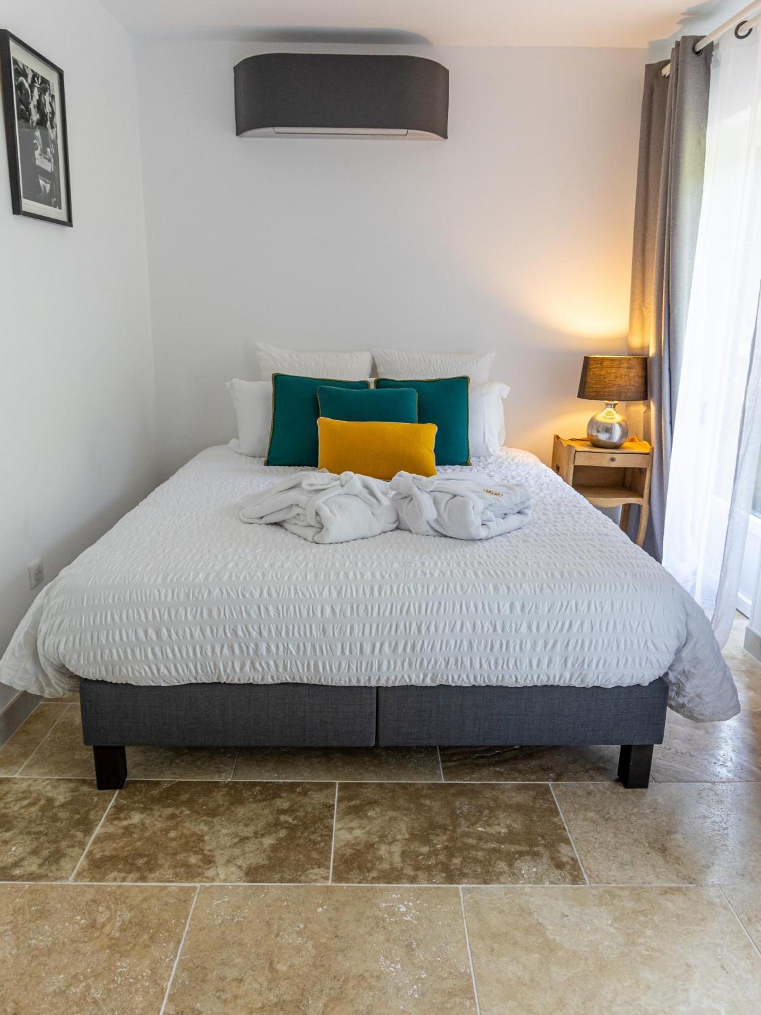 Le Domaine D'Angerville - Chambres D'Hotes Room photo